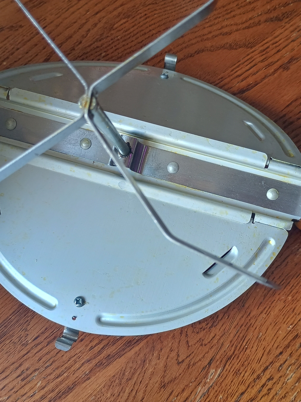 Aluminum Popcorn Pot with Wooden Handle - Picture 3 of 6